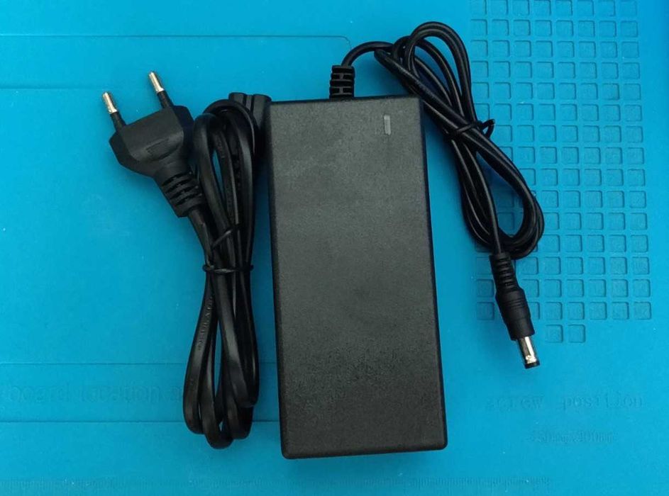Carregador Baterias Trotinete (conector 5.5 e 8 mm)