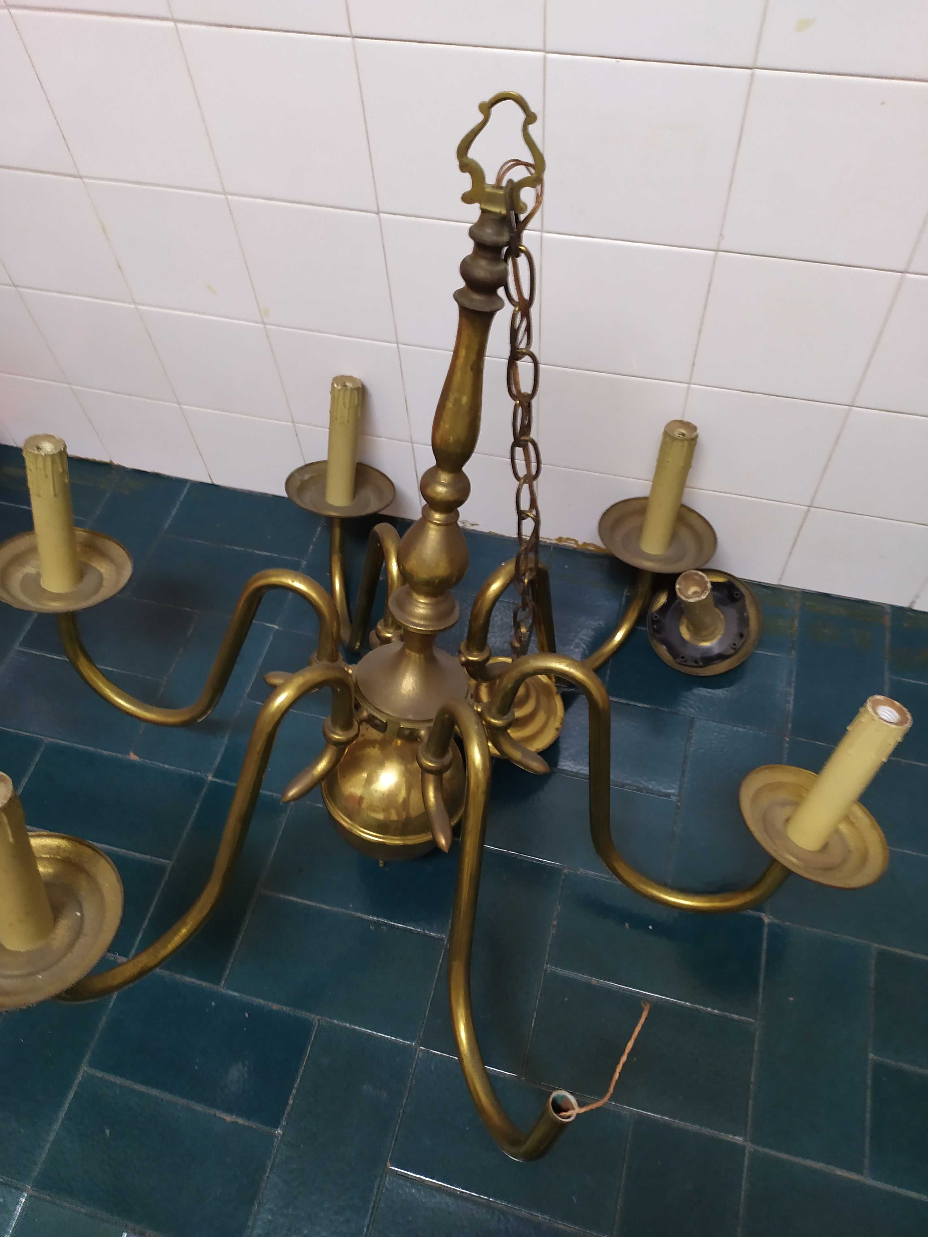 Candeeiro grande em latão