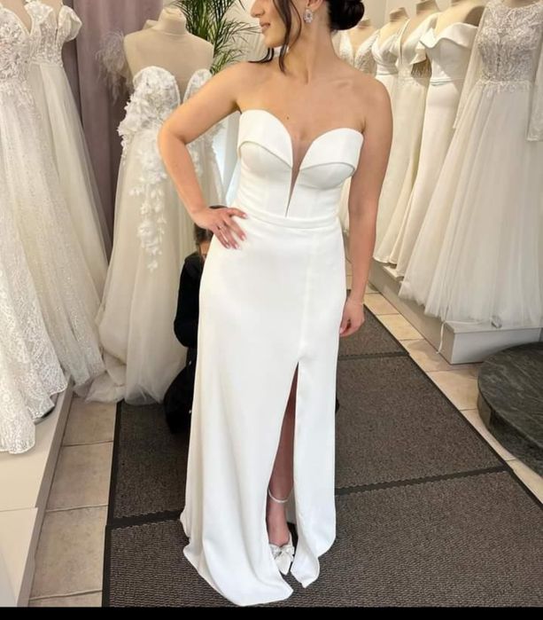 Suknia ślubna  klasyczna suknia z rozcięciem prosta cywilny ślub