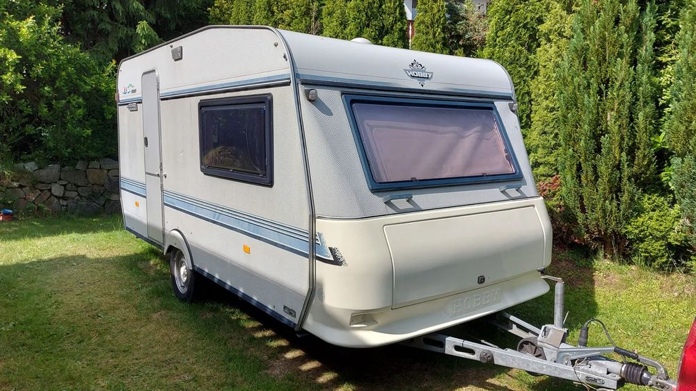 Hobby 420  HOBBY Prestige 425 , Przedsionek,  instalacja akumulatora 12 V