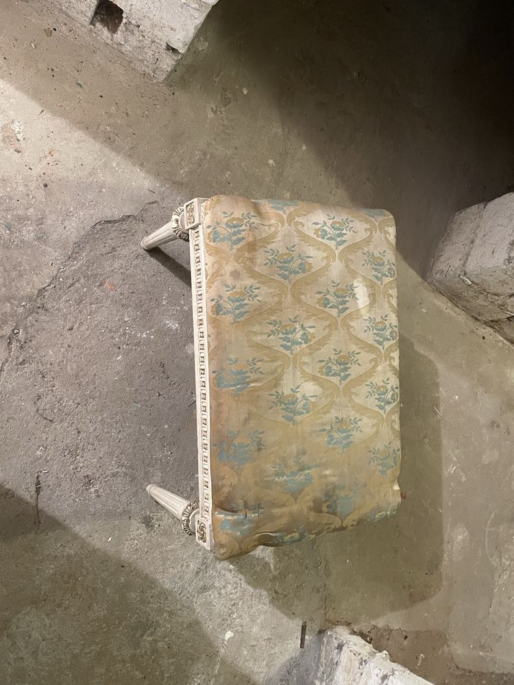 Toaletka wraz z siedzikiem