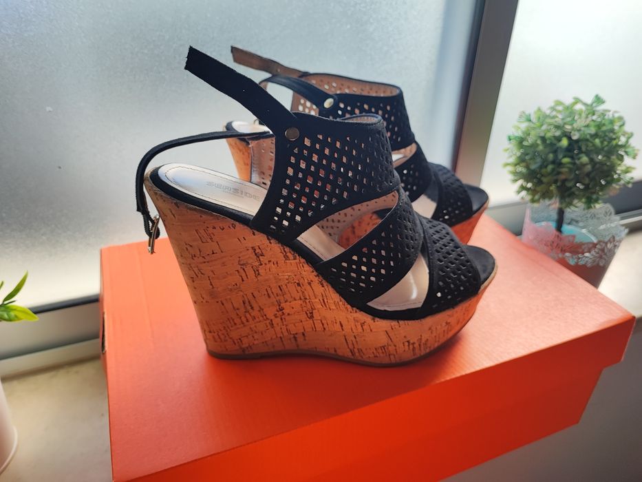 Sandálias sola cortiça compensadas