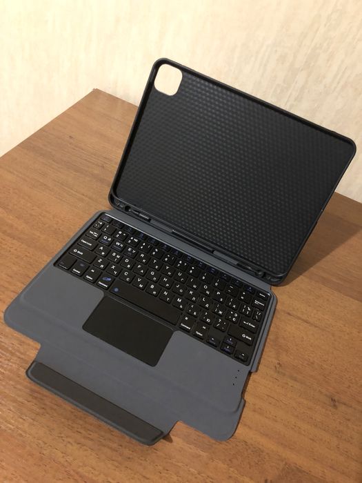 Клавіатура і чехол для айпад