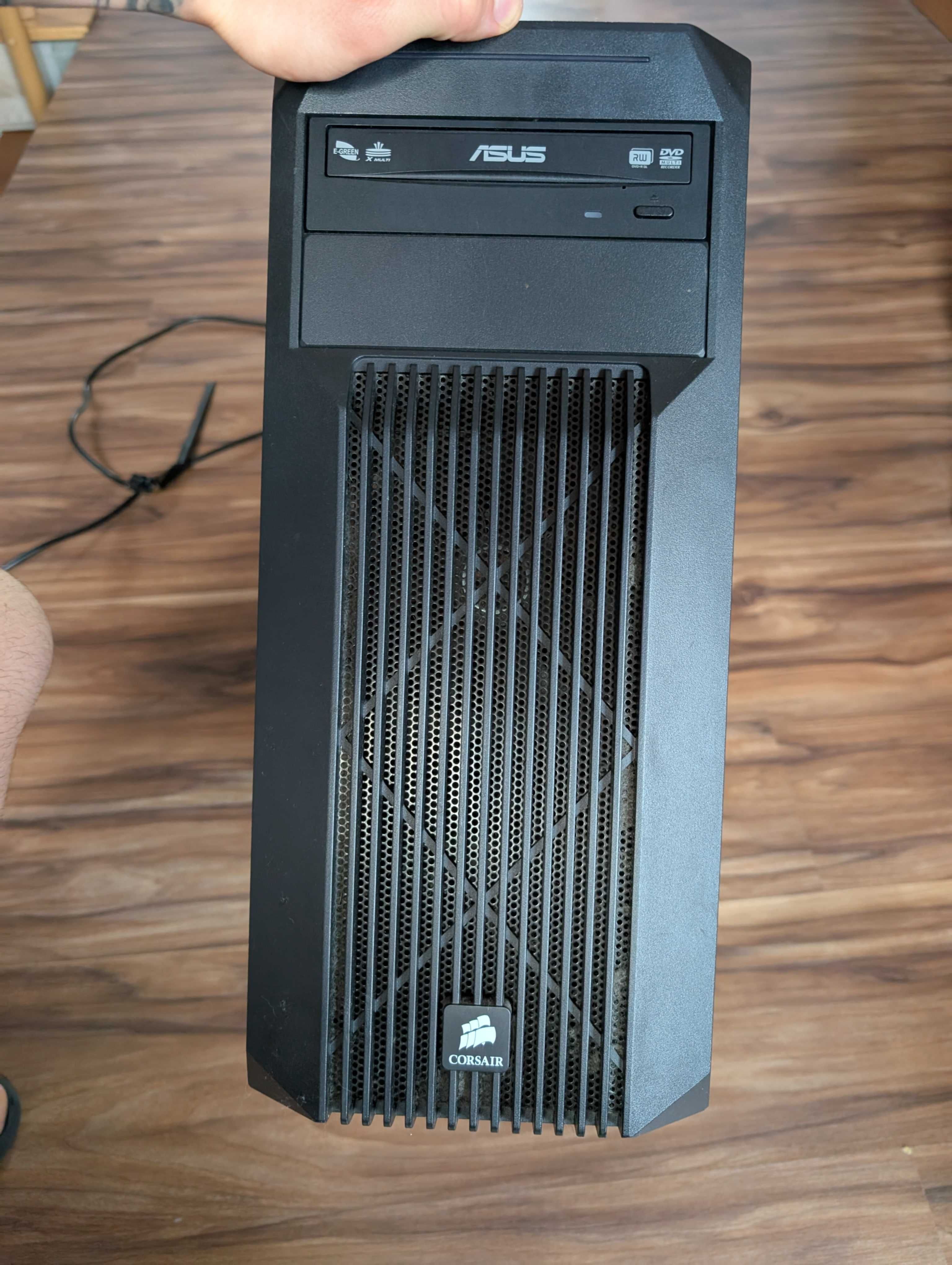 Komputer stacjonarny – 32 GB RAM, SSD