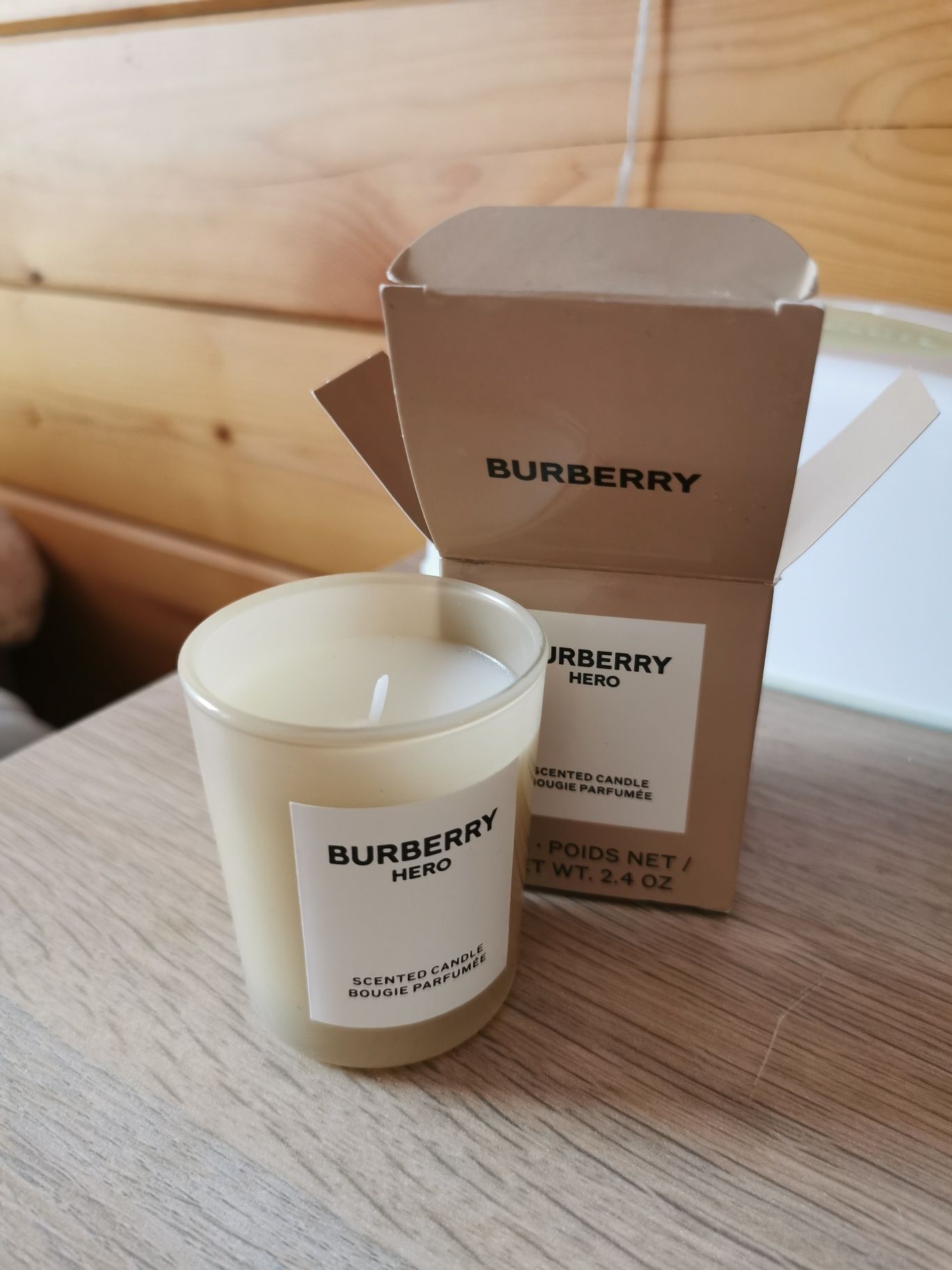 Perfumowana świeczka Burberry Hero Candle