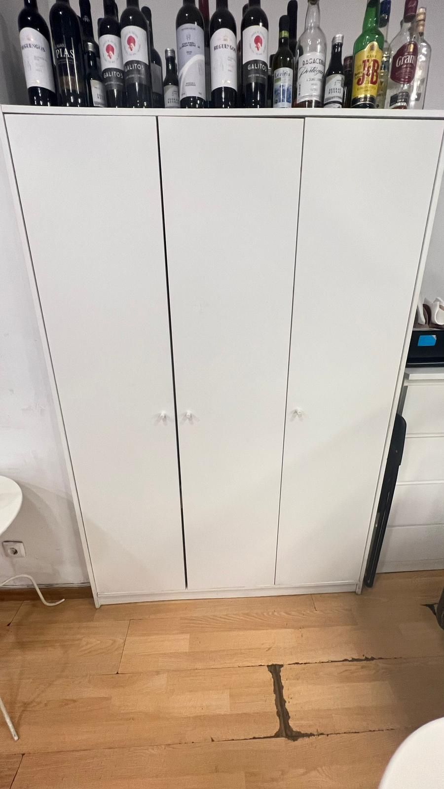 Sell coffee machine and drawers,cupboards