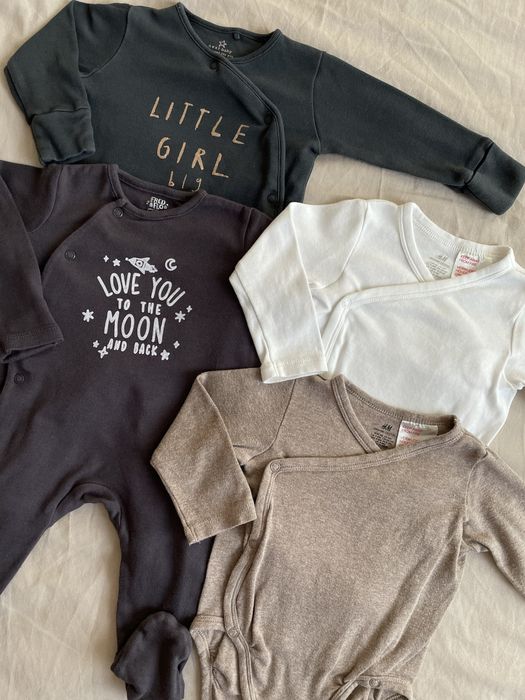 Одяг для дівчинки 3-6 місяців, розмір 62-68 (боді, чоловічки)