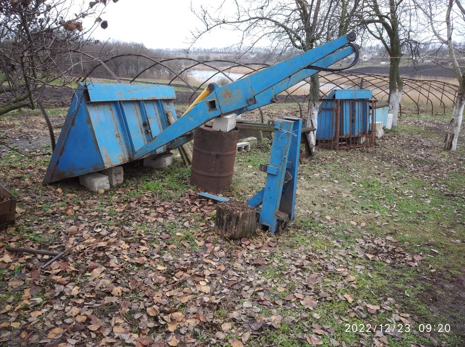 Продам фронтальний навантажувач.