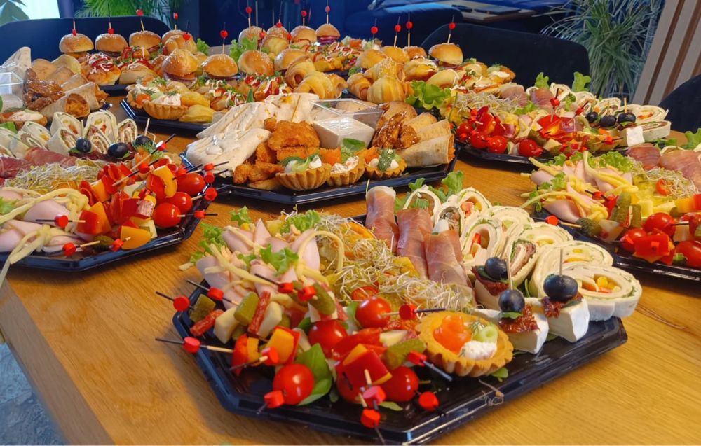 Przystawki na imprezę, party boxy, tace, catering, grill, p