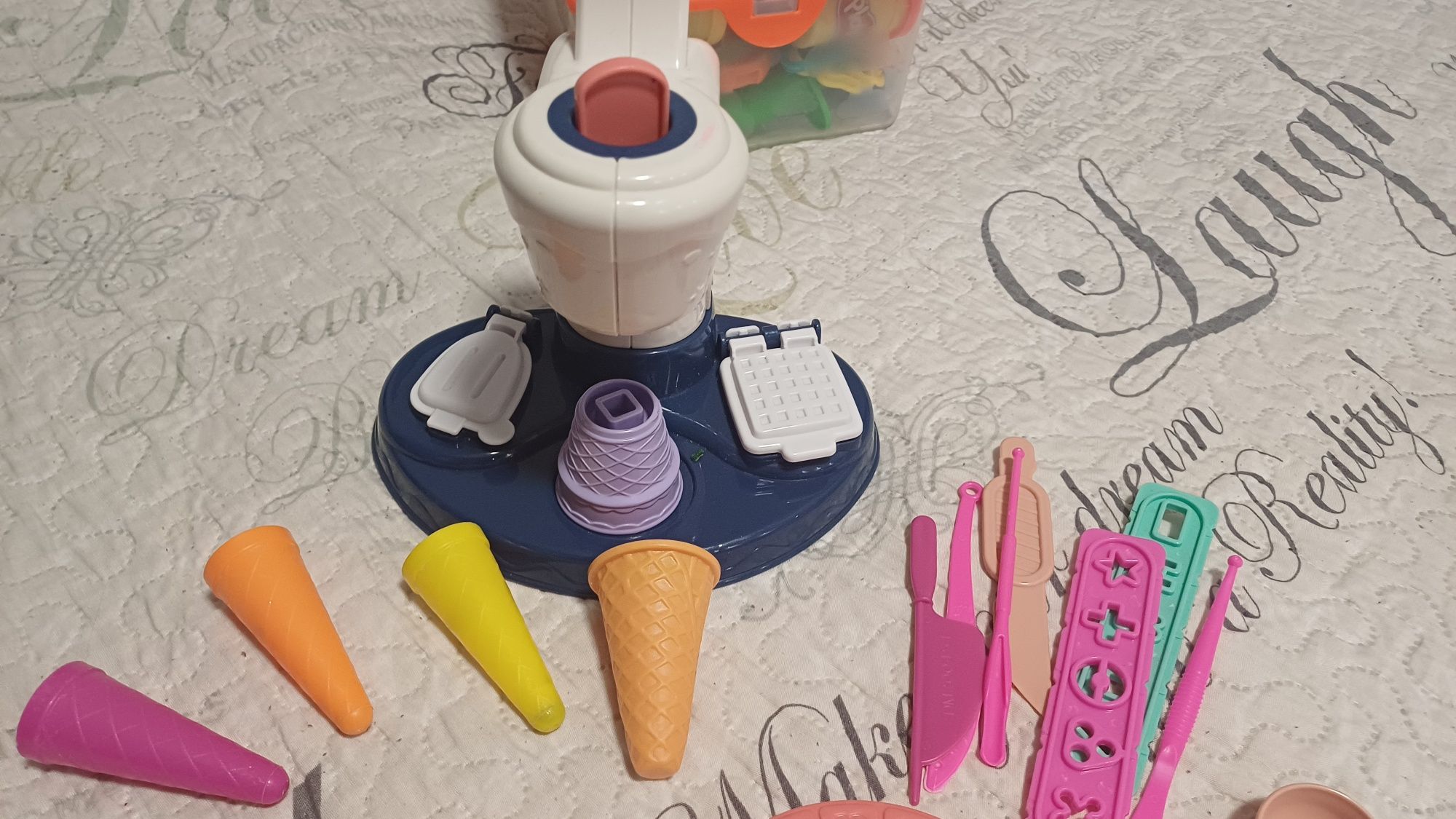 Zestawy do ciastoliny: lodziarnia, domek dentysta Play Doh