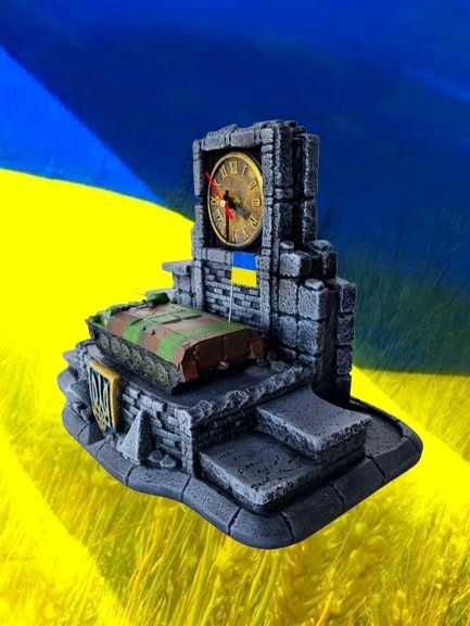 Подставка часы Украинский тягач МТ-ЛБ с мини баром