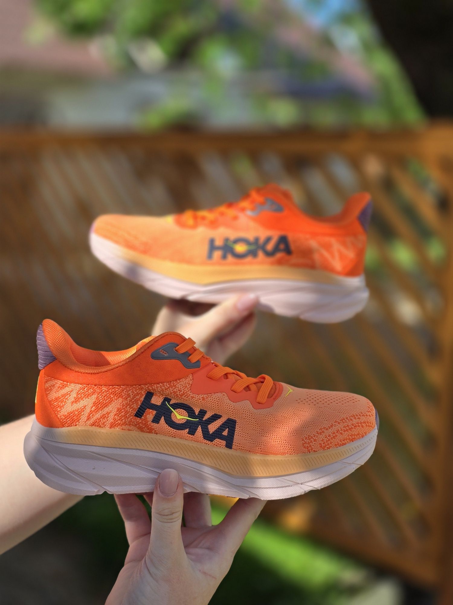 Жіночі кросівки Hoka у 4х кольорах