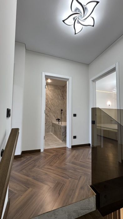 Сучасний Таунхаус з ремонтом та меблями