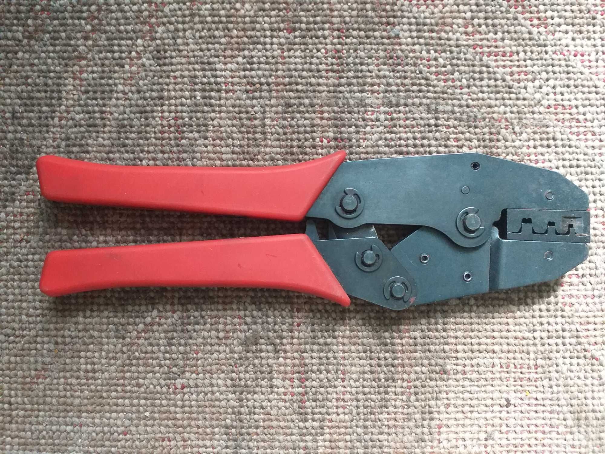 Zaciskarka do złączy izolowanych HT-230B