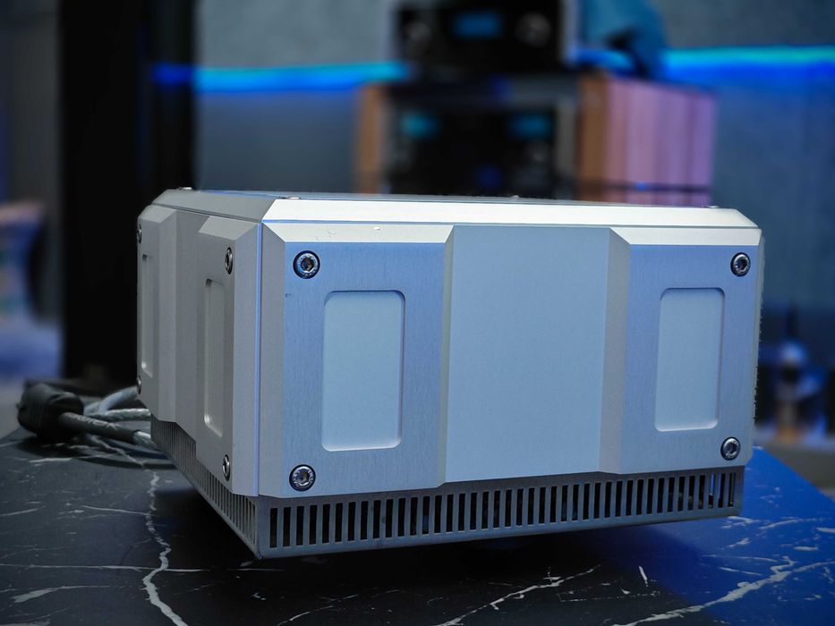 Мережевий фільтр Isotek EVO 2 Titan + кабель