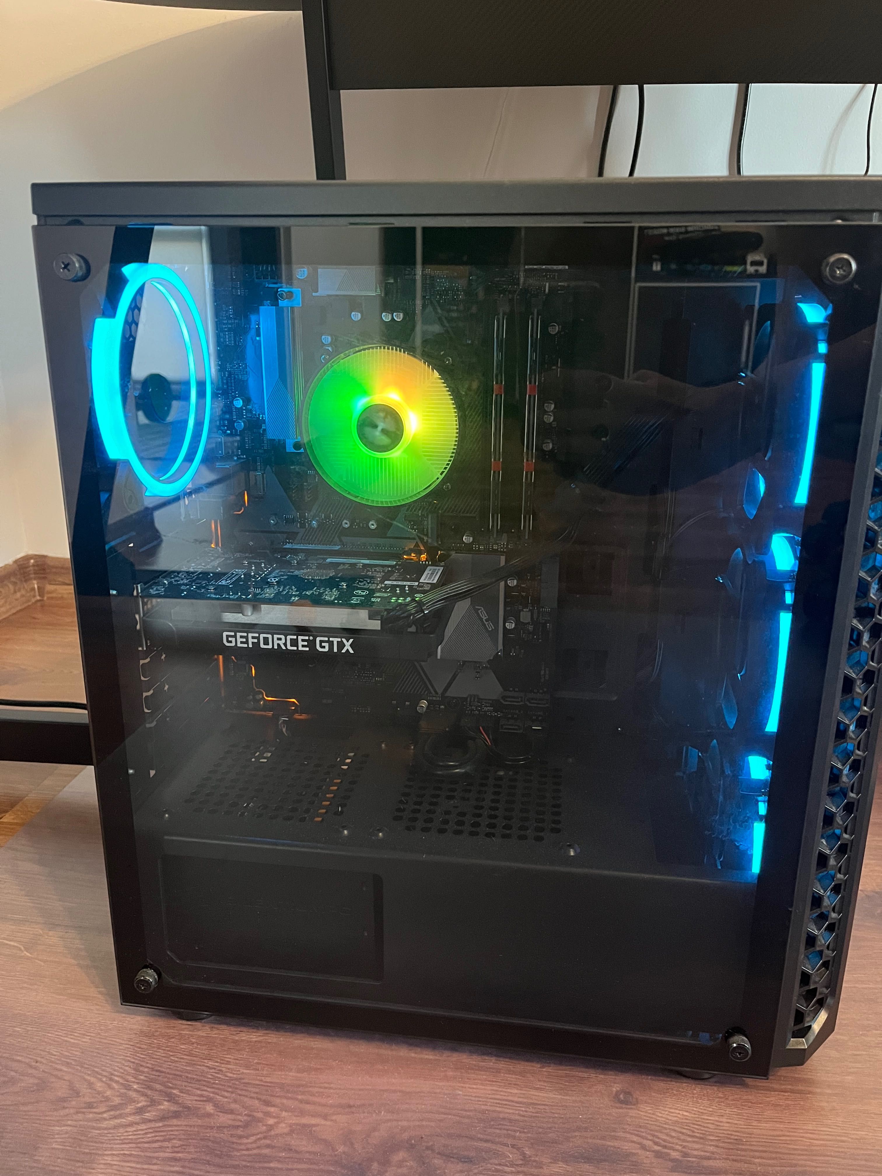 Komputer gamingowy w zestawie z monitorem, klawiaturą, myszką