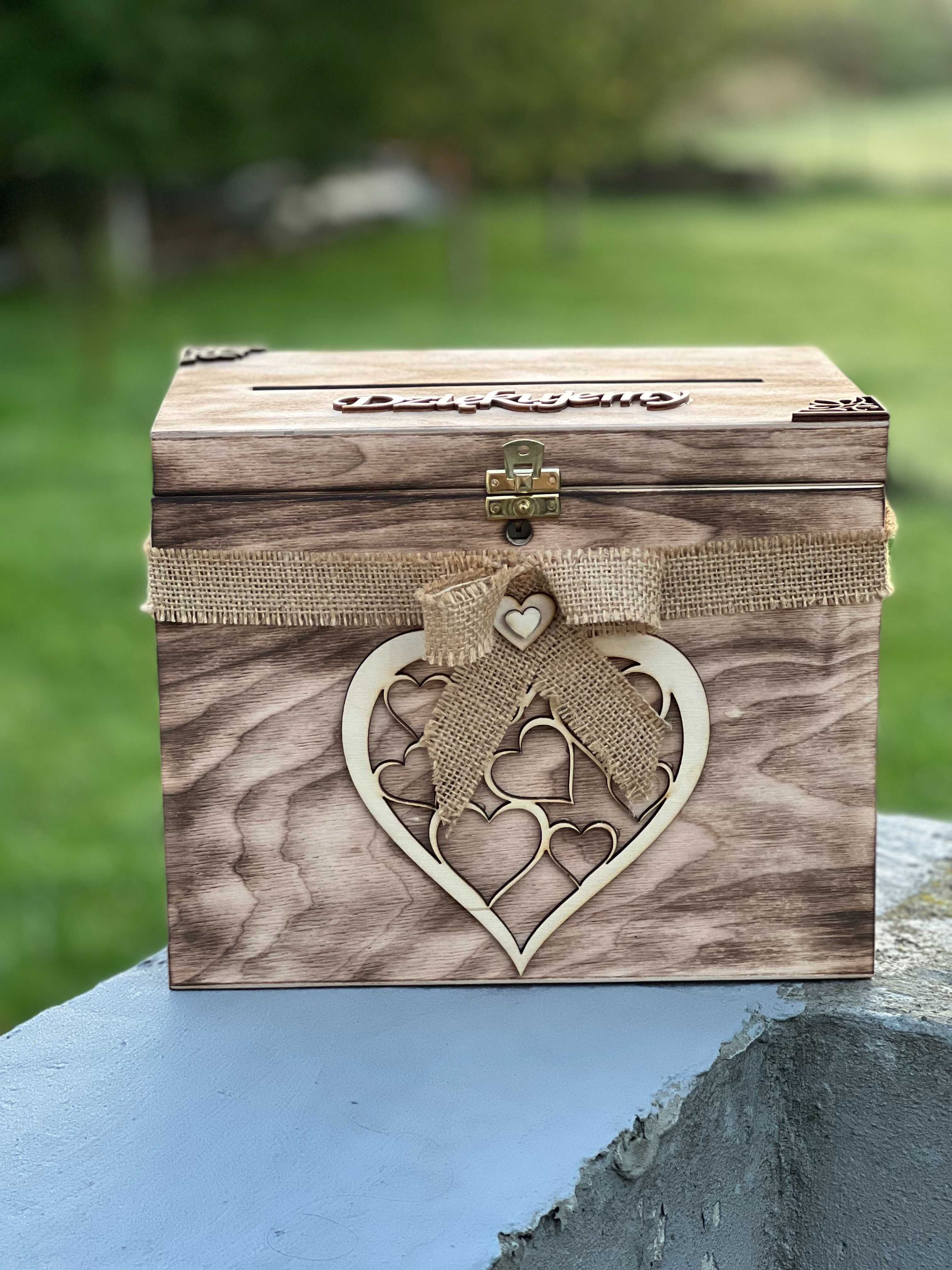Drewniane pudełko na koperty ślubne zamykana na kluczyk