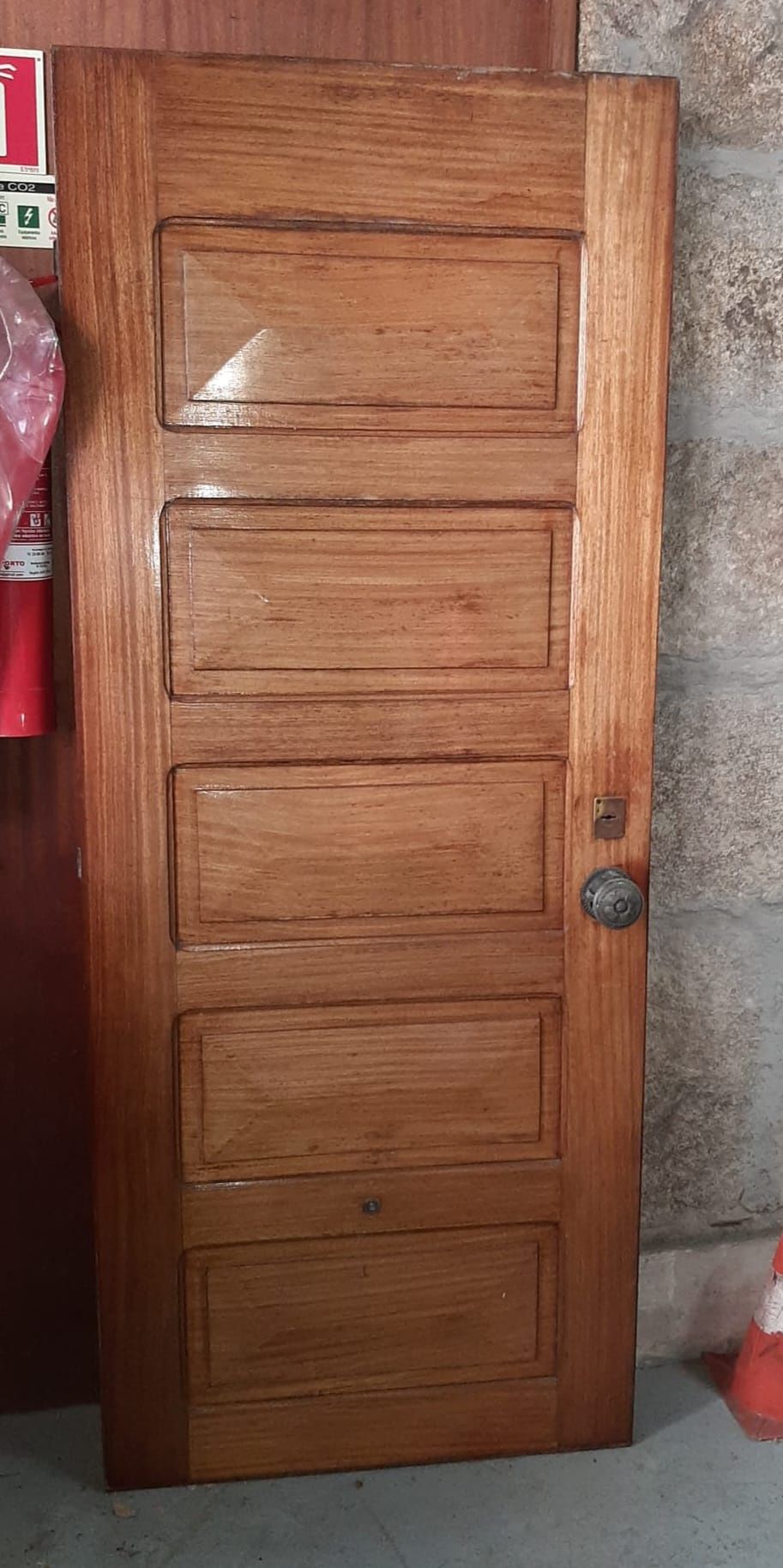Porta de madeira maciça OPORTUNIDADE
