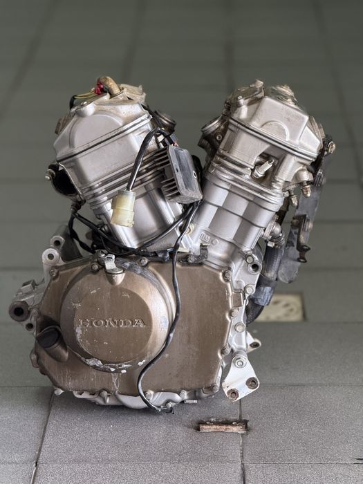 Motor Africa Twin XRV 750 RD04