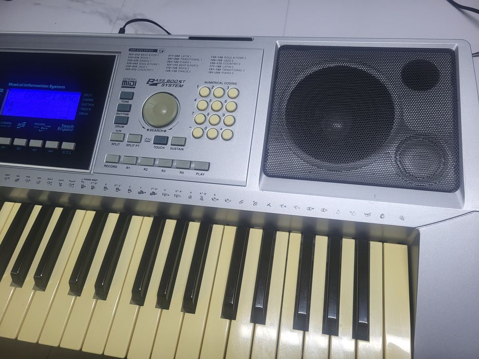 синтезатор Key 61.,гарно для навчання