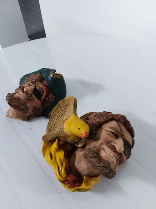 2 Rostos decorativos de colecção
