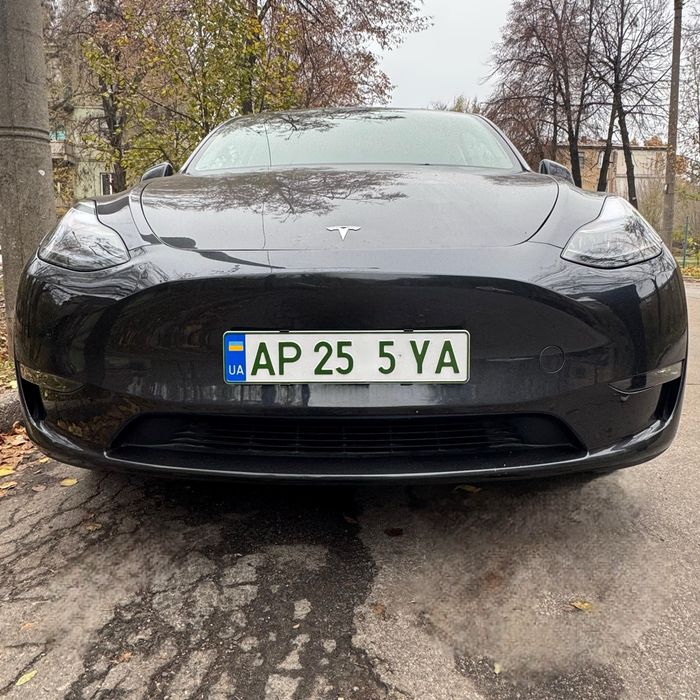 Рамка номерного знака Tesla Model Y |фіксація без подіума|форма бампер