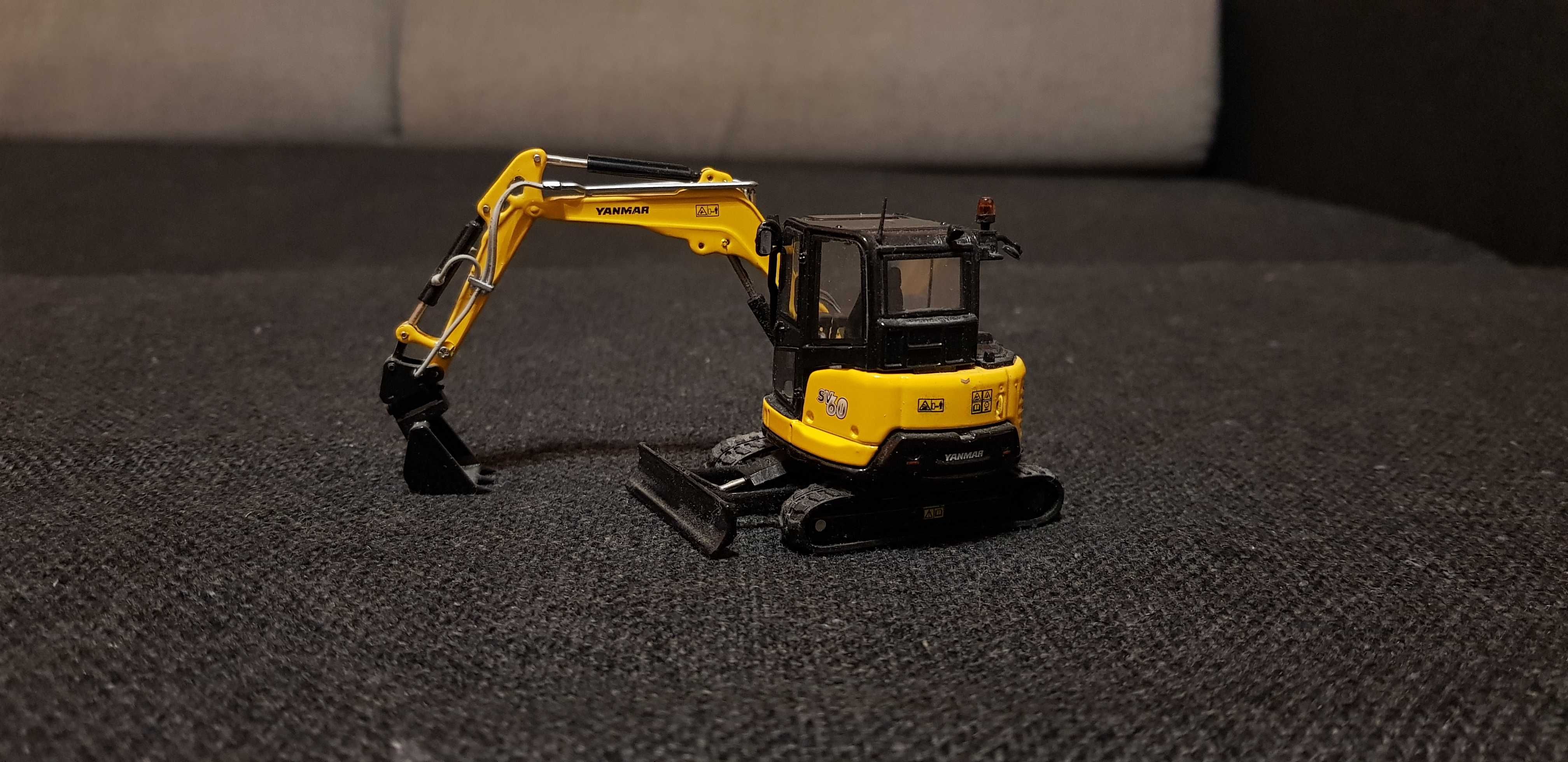 Model MINI koparka YANMAR SV60 1:50 IDEALNY karton (VOLVO JCB CAT CASE