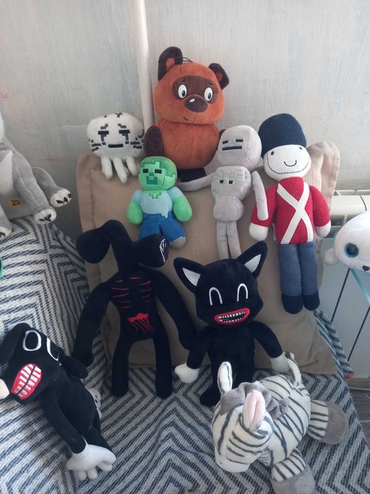 Мягкие игрушки Майнкрафт и ещё кто-то