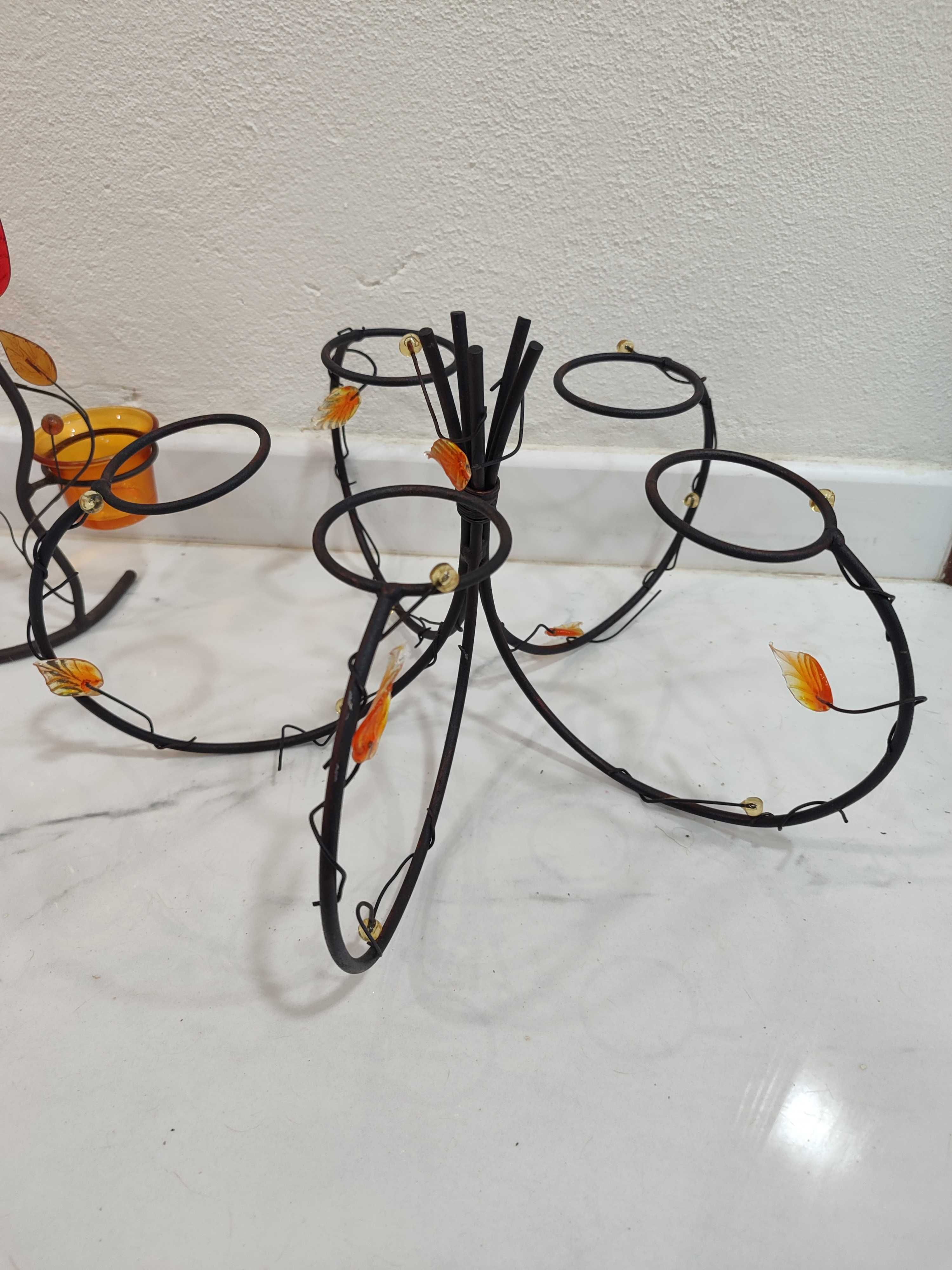 2 porta velas e 1 decorativo a condizer em metal e vidro