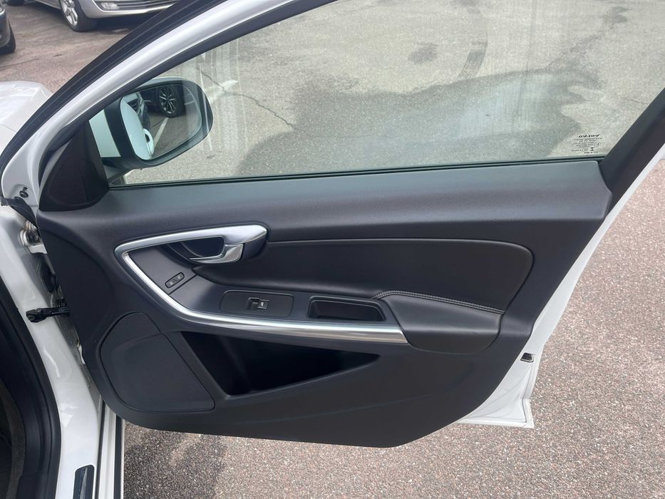 Volvo V60 (facelift) 2.0 дизель 2016 із Нідерландів