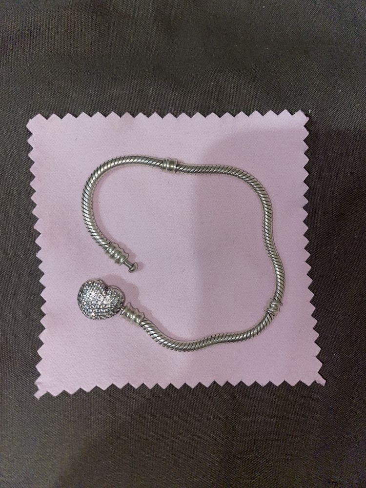 браслет пандора у формі серця