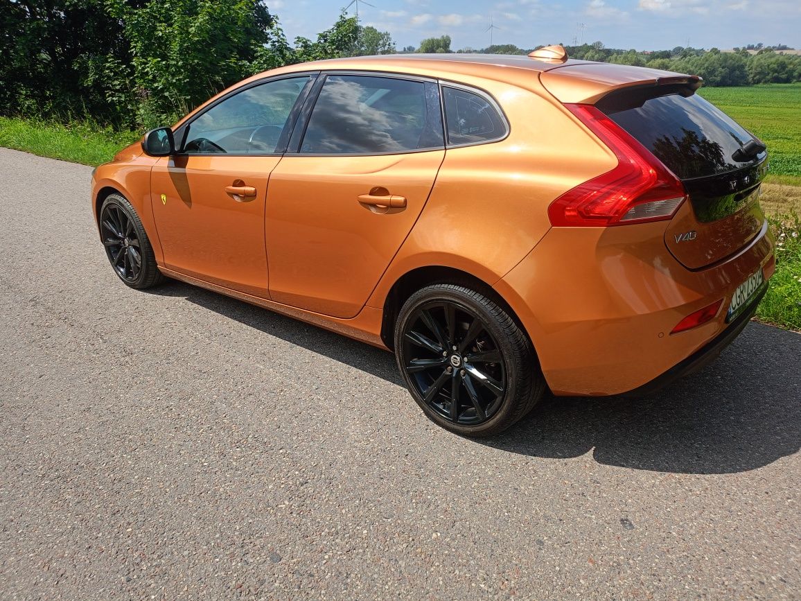 Sprzedam Volvo V40 D2