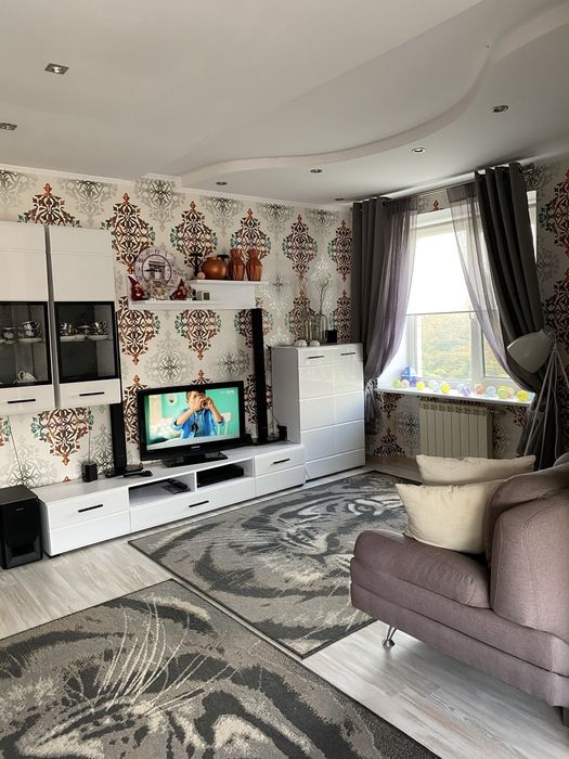 Двокімнатна квартира в центрі з ремонтом,меблями та технікою.