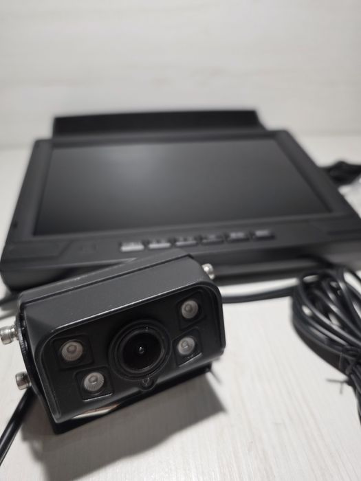 **Bezprzewodowa kamera cofania AHD z monitorem 7" 12V/24V**