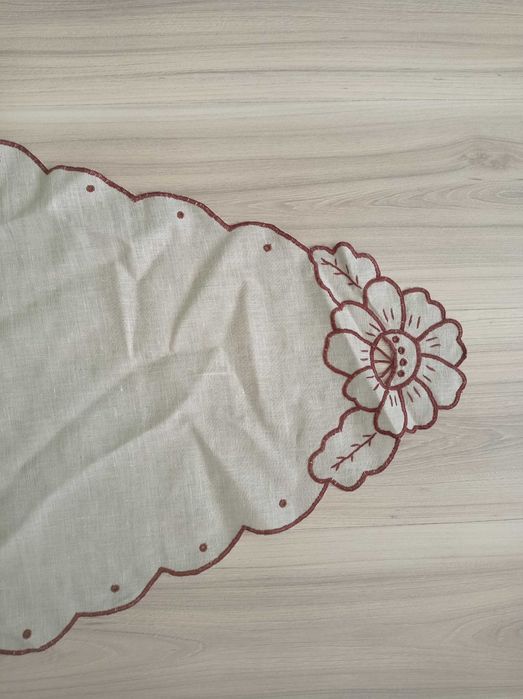 Bieżnik 110 x 45 cm, kwiaty, brąz, beż