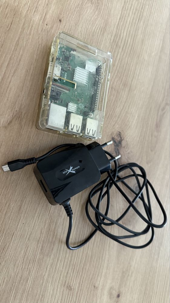 Zestaw Raspberry Pi 3b+, zasilacz i obudowa