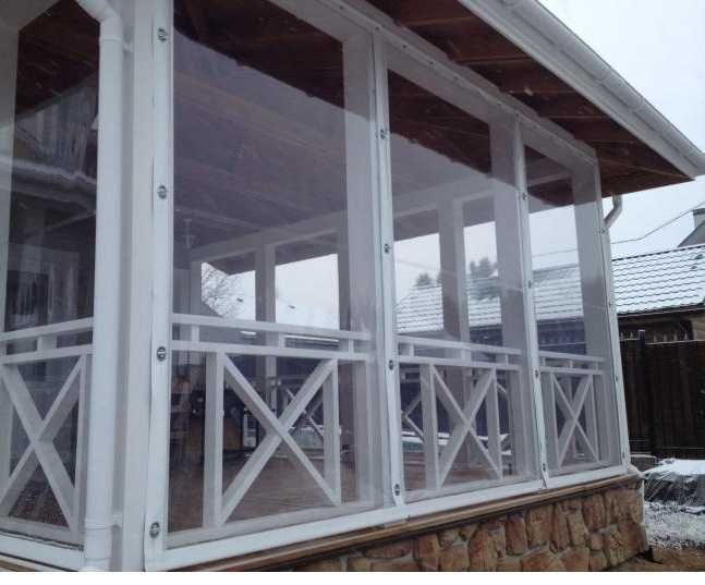 Прозорі штори  з плівки  ПВХ Ужгород - захист тераси від непогоди.