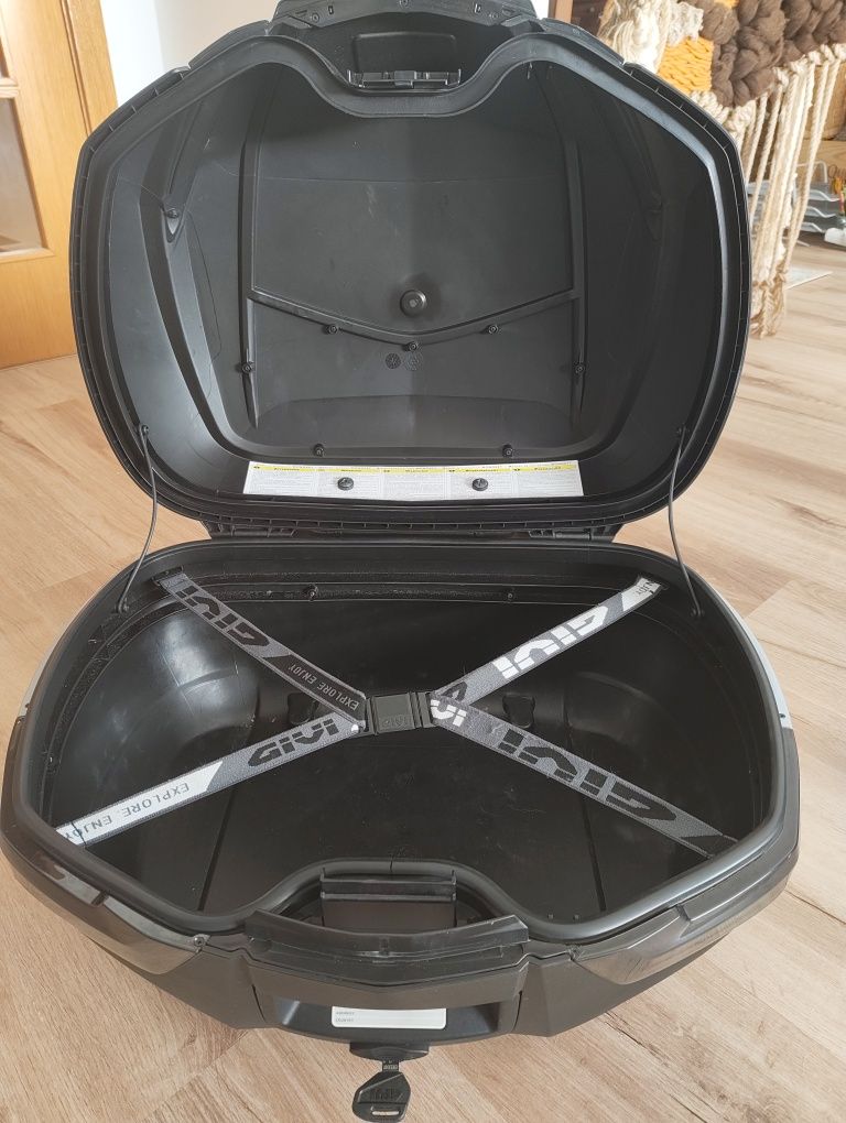 Givi Top case V47NN Tech com encosto