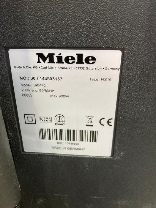 Odkurzacz Miele Blizard CX1 sterowie w rękijesci