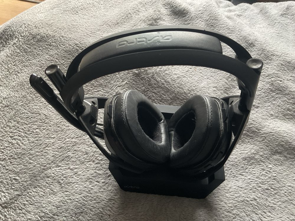Headset Logitech Astro A50 Gen4 Wireless + Base Station - PC/PS4/PS5