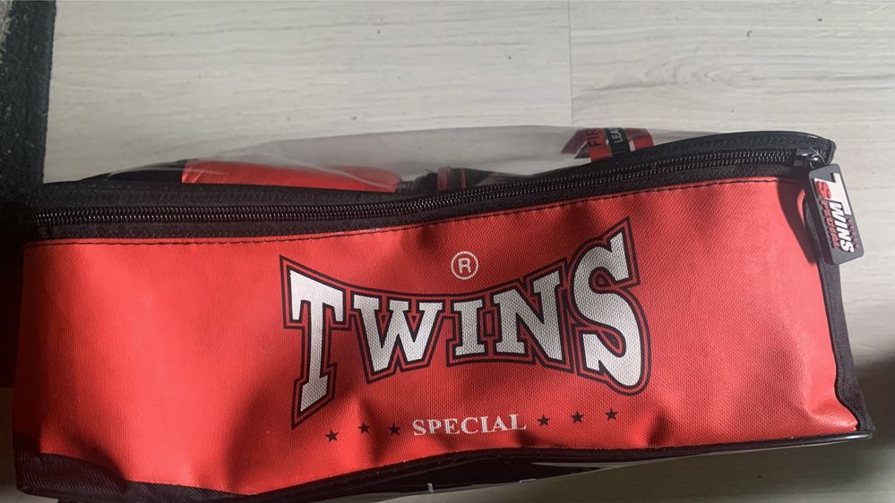 Перчатки Twins special бу