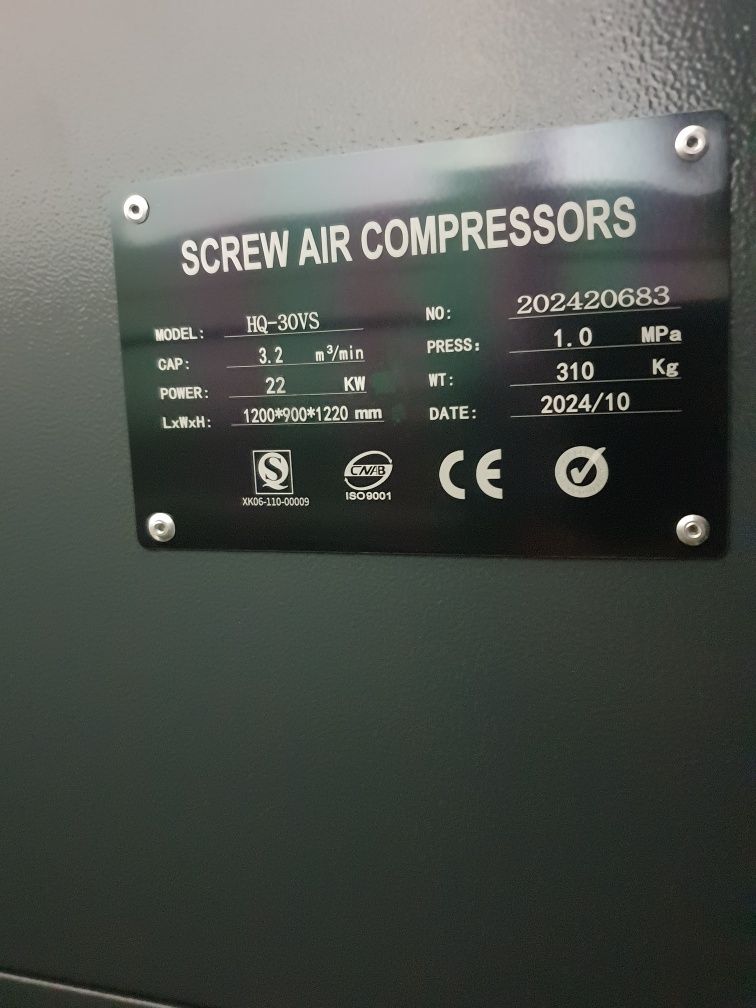 Kompresor śrubowy HQ 30 VS - 3200l/min
