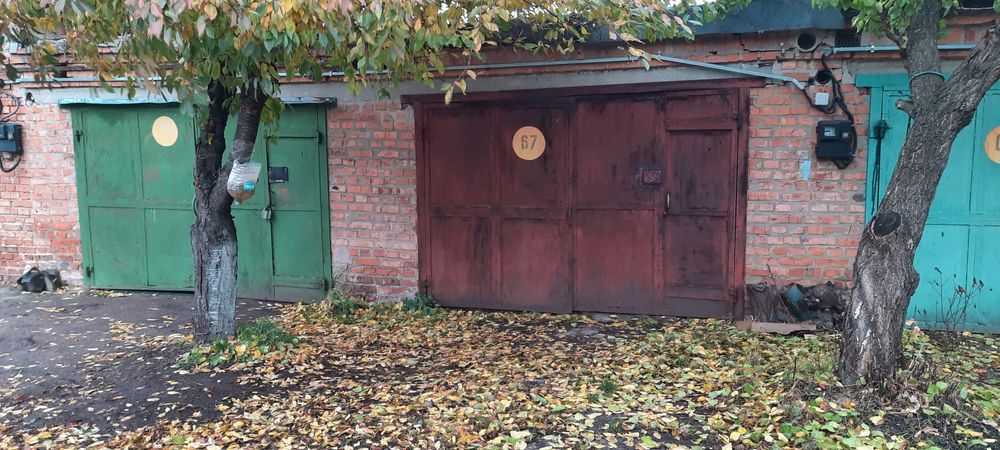 Продам два гаража рядом