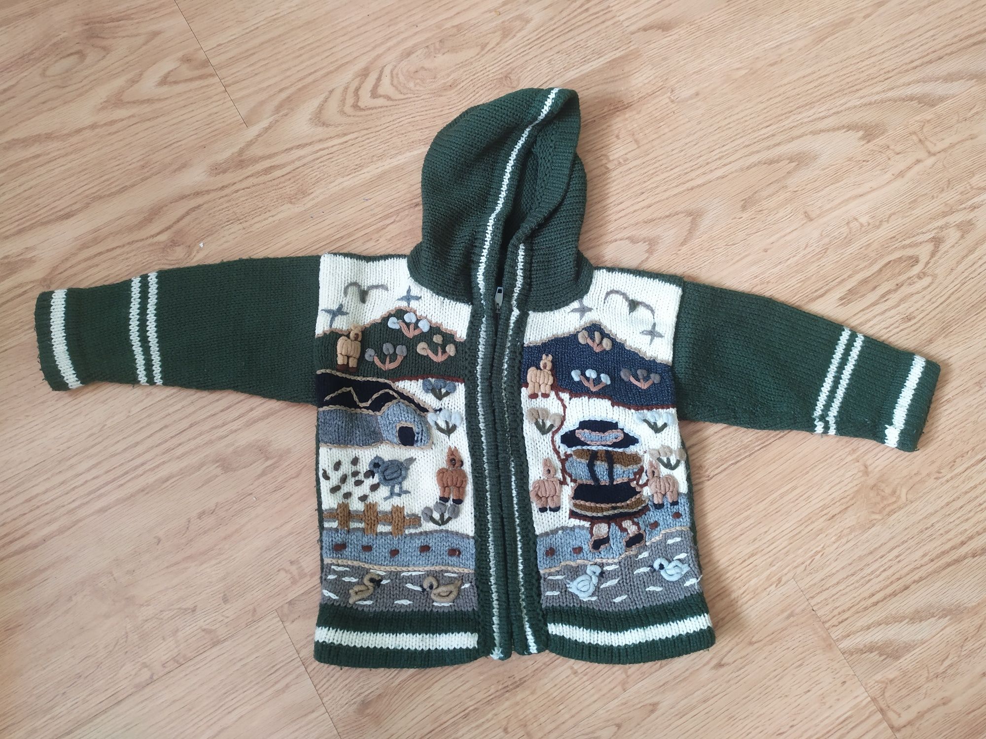 Oryginalny sweterek dla dziecka