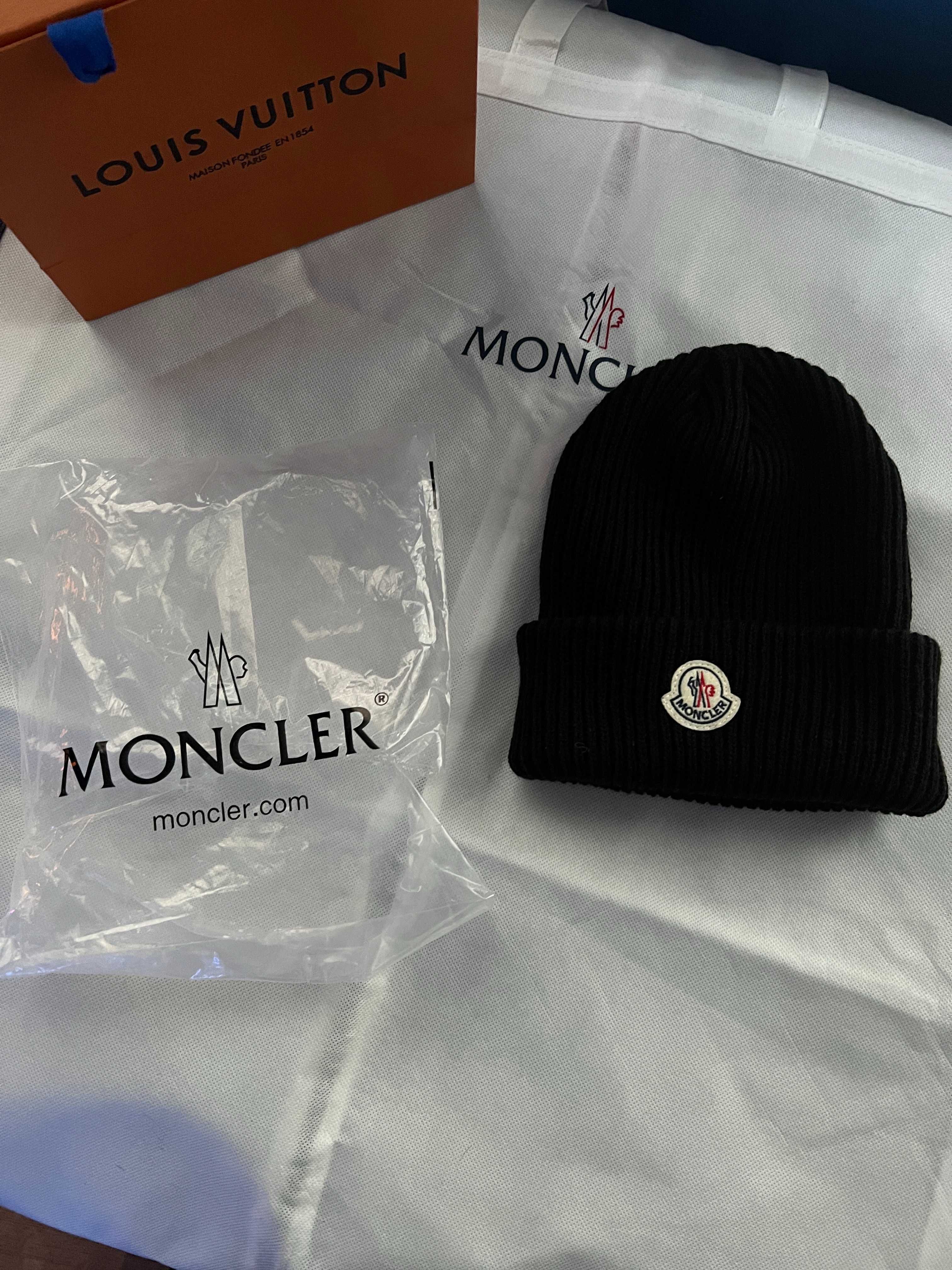 Czarna Czapka Moncler