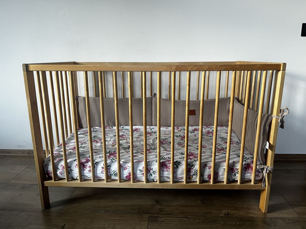 Łóżko dziecięce + materac 60x120 cm + tekstylia