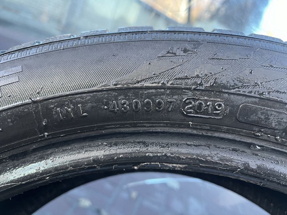 Зимові шини Nokian R17