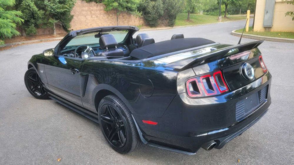 Ford Mustang GT Premium Convertible      2013