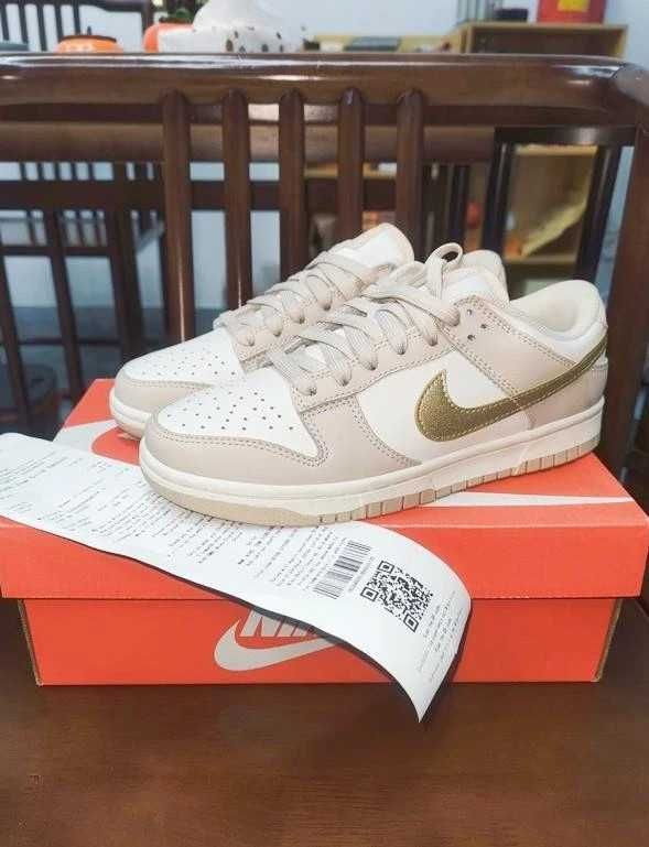 Nike Dunk Gold Low Blanc Swoosh 37,5