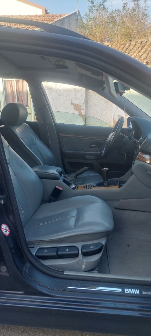 Vendo bmw 530d caixa manual. 
375565 km .
Revisões todas em dia turbo